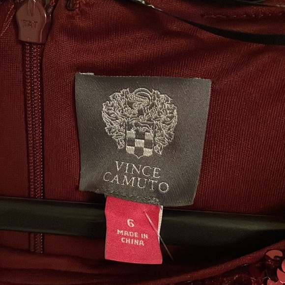 Shirt fitted red sequin dress. - Picture 3 of 5